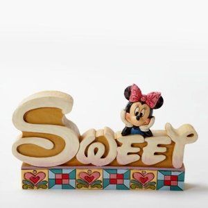 Minnie Mouse Sweet Figurine, 4.125-Inch